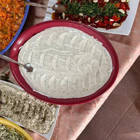 Готель Toll Garden