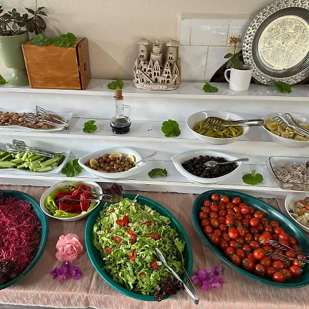 Готель Toll Garden