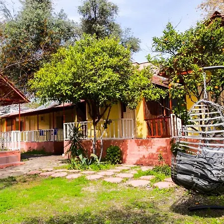 Hotel Toll Garden Side