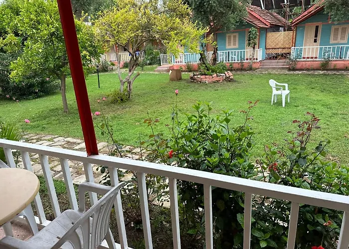 Готель Toll Garden